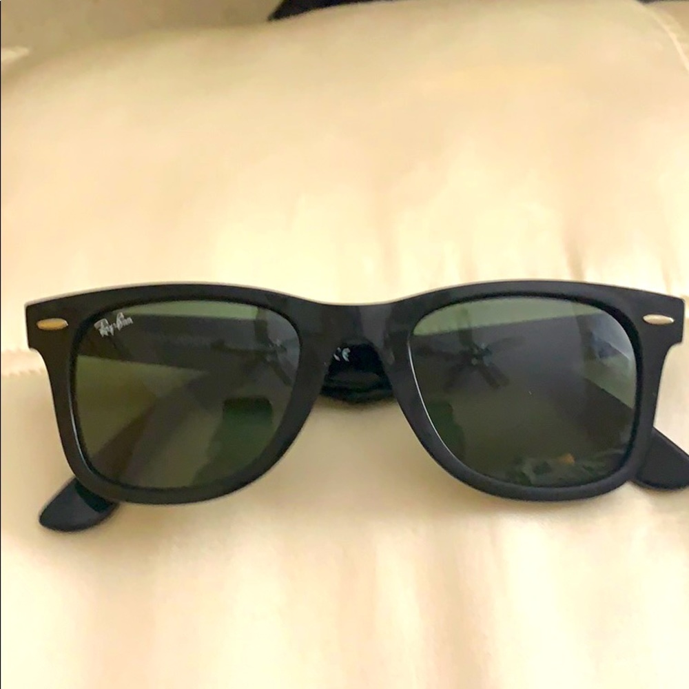 Ray Ban Black Wayfarer Sun Glasses Never worn